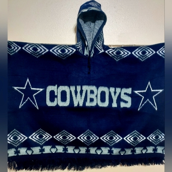 Dallas Cowboys Hooded Poncho - Picture 1 of 2